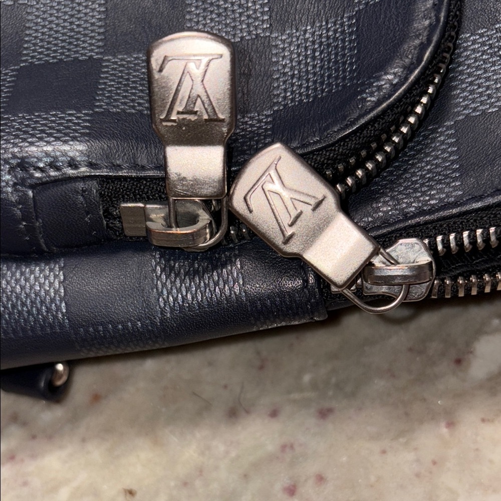 Louis Vuitton’s Damier Cobalt Canvas Unisex - Picture 8 of 8